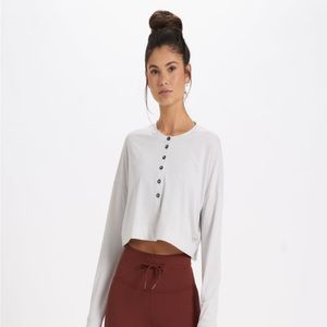 NWT Vuori Avalon Henley XS Salt